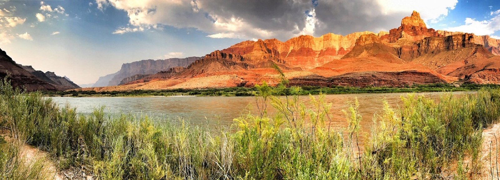 Panoramic view of the Colorado River and Comanche Point in Grand Canyon
