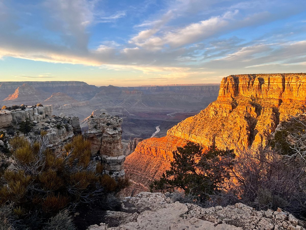 Sunlight illuminating Zuni Point as seen from Moran Point at Grand Canyon